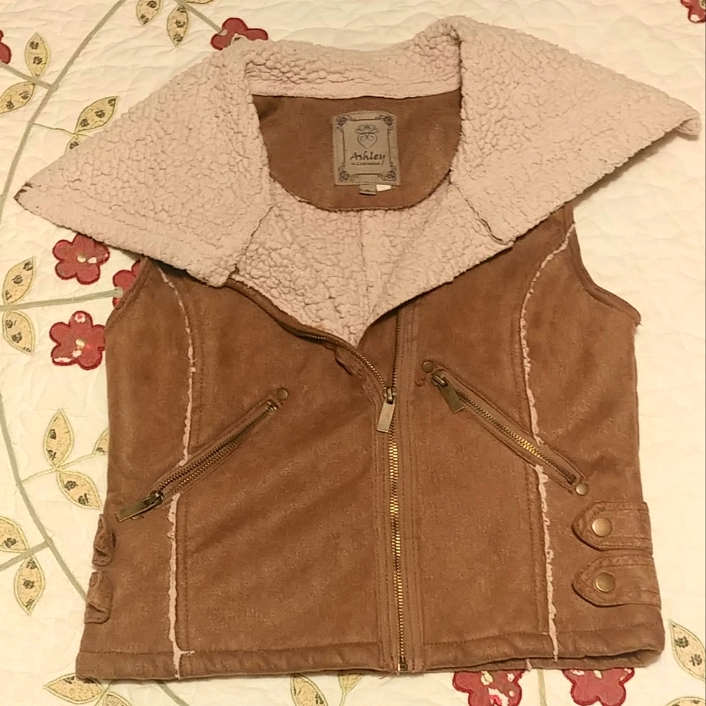 🌻Ashley By 26 International Vest🌻